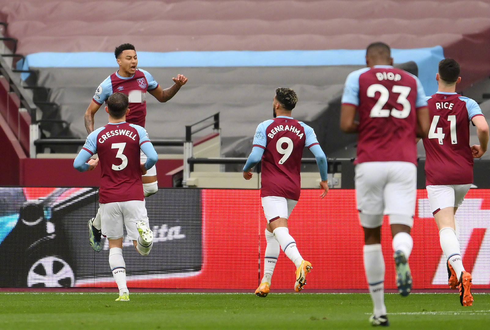 备受瞩目的 备受瞩目的